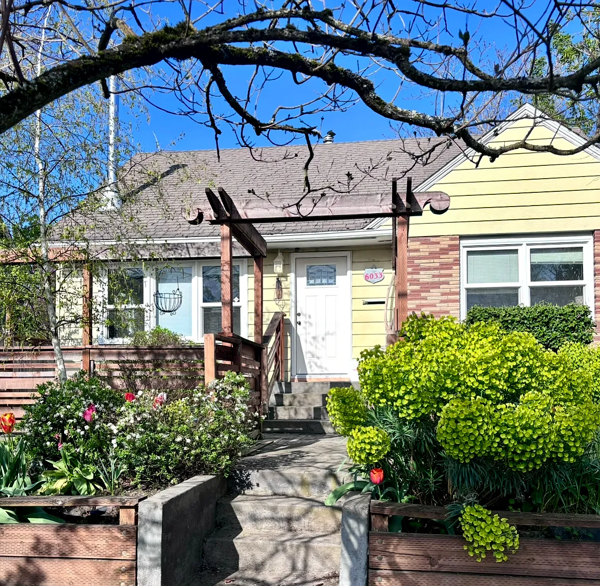 3 bed, 2100 sqft, $2,900 — Photo 1