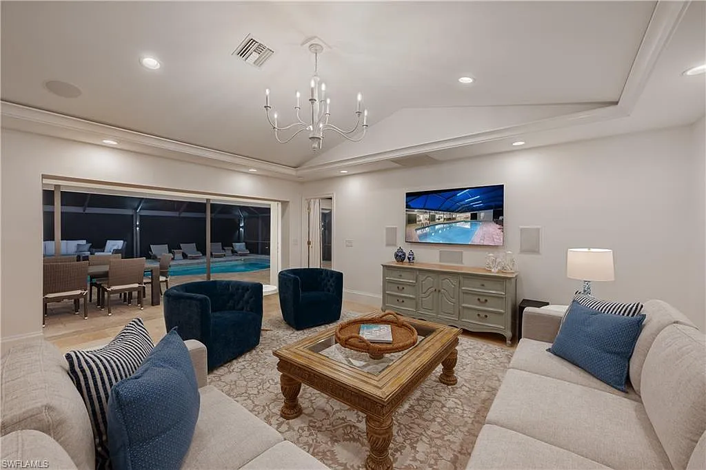 3 bed, 3.0 bath, 2286 sqft, $34,500 — Photo 4