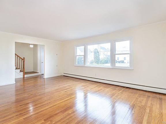 5th image of 34 Hazelton Dr