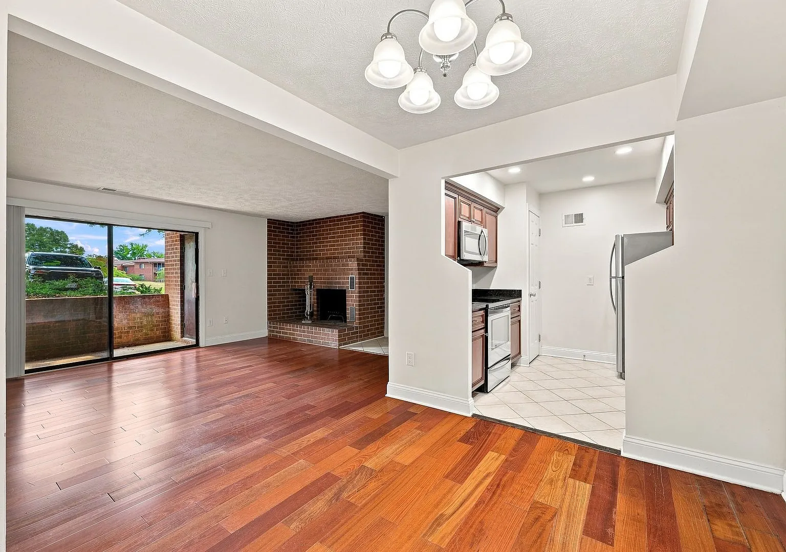 Beautiful unit at Turtle Creek! Price JUST reduced!! — Photo 2