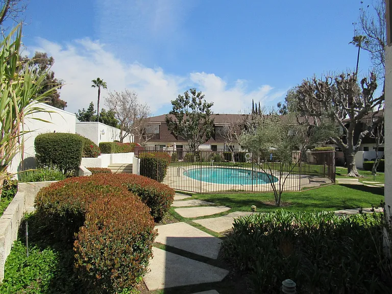621 Colby Cir #16 — Photo 2
