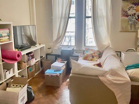 4th image of 129 W 85th St #3