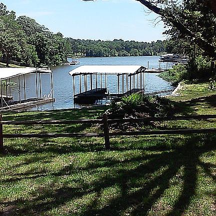 4th image of 1611 NE Lakeshore Dr