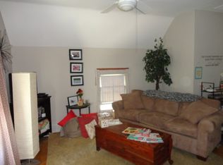 221 5th St APT 2, Baraboo, WI 53913