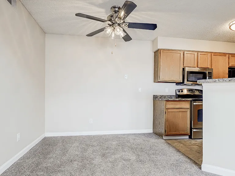 St. Moritz Apartments — Photo 31