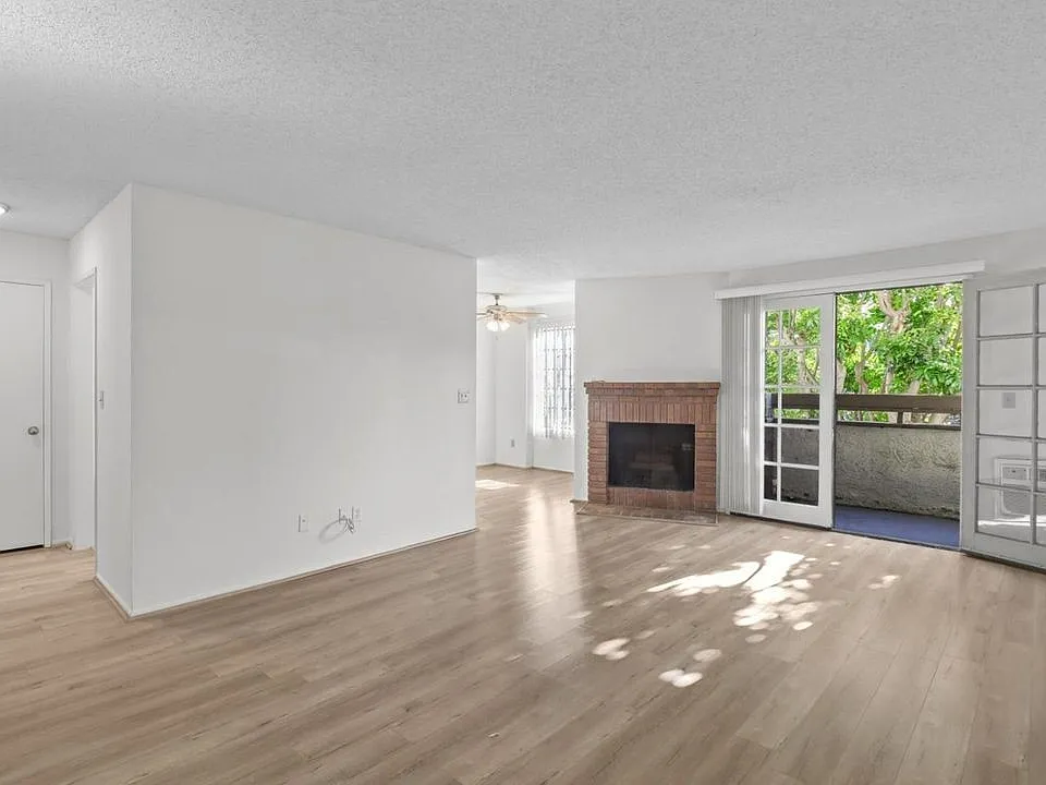 1254 S Saltair Ave #101