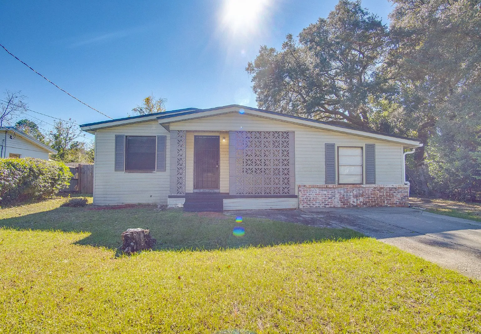 3 bed, 2.0 bath, 1356 sqft, $1,450 — Photo 1