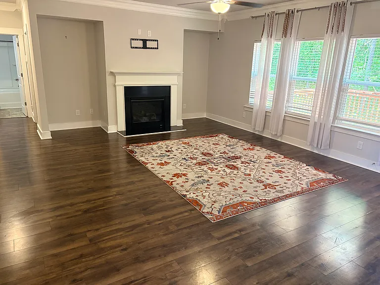 370 Crestbrook Ln — Photo 10