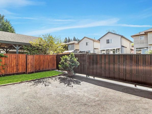24370 102nd Ave, Maple Ridge, BC V2W 1W6