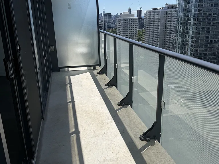 161 Roehampton Ave #2712 — Photo 9