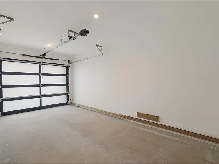 5530 1/2 Sunnyslope Ave — Photo 7