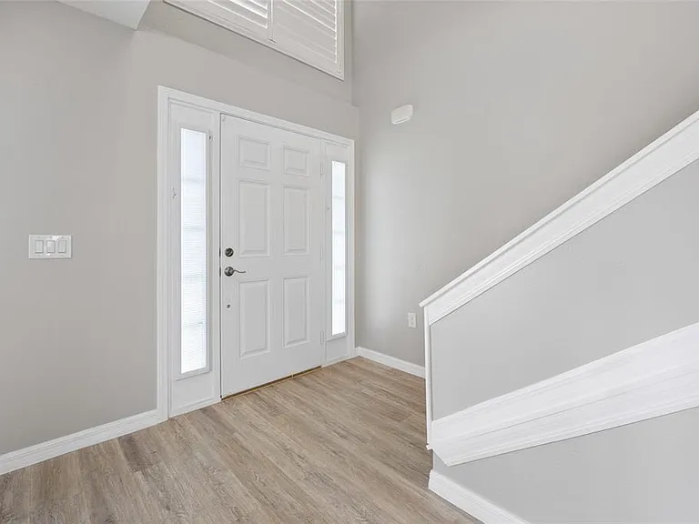 4510 SE 32nd Pl — Photo 2