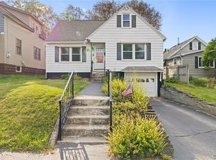 411 Kenwick Dr, Syracuse, NY 13208