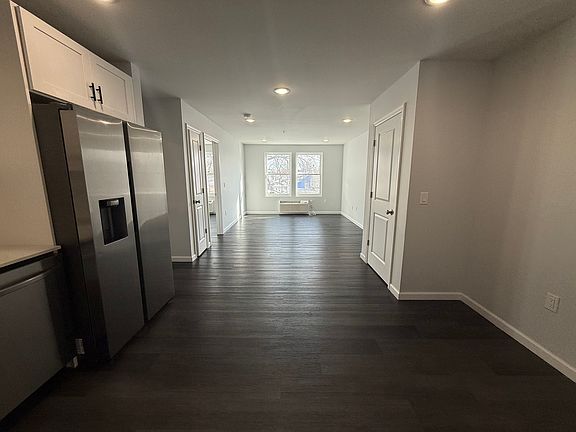 4th image of 207 Redwood Ave #303