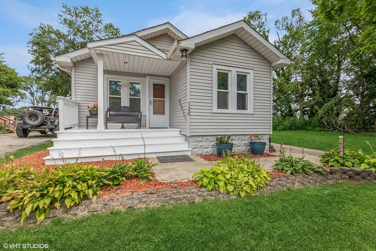 126 SE Circle Dr photo 1