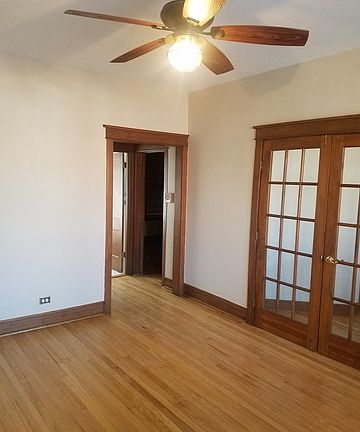 3rd image of 1103 W Wrightwood Ave #2