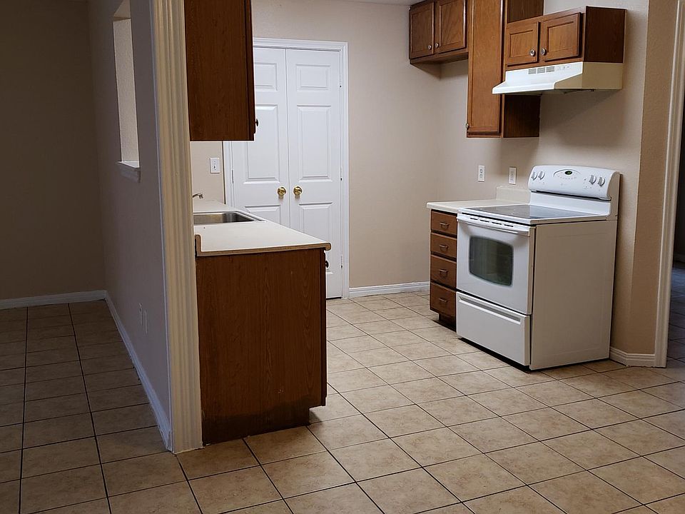 2nd image of 219 E Craven Ave
