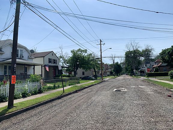 4th image of 2710 Whitney Ave