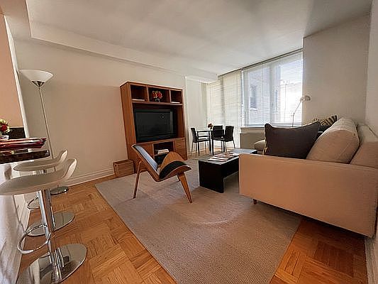 3rd image of 1510 Lexington Ave APT 5B