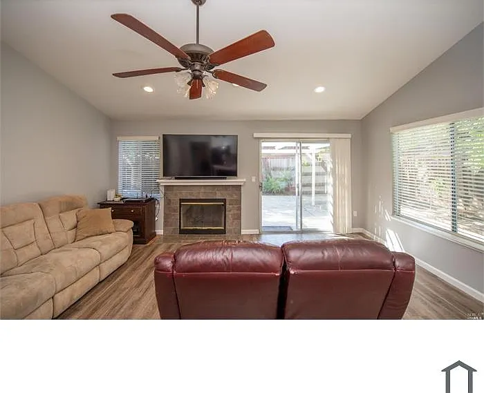 4 bed, 1837 sqft, $4,195 — Photo 4