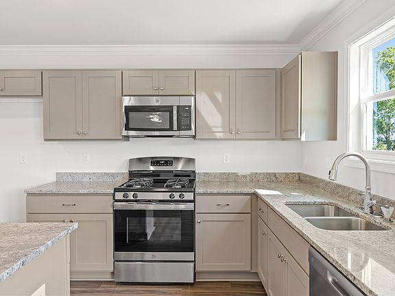 5th image of 7058 Wingate Dr