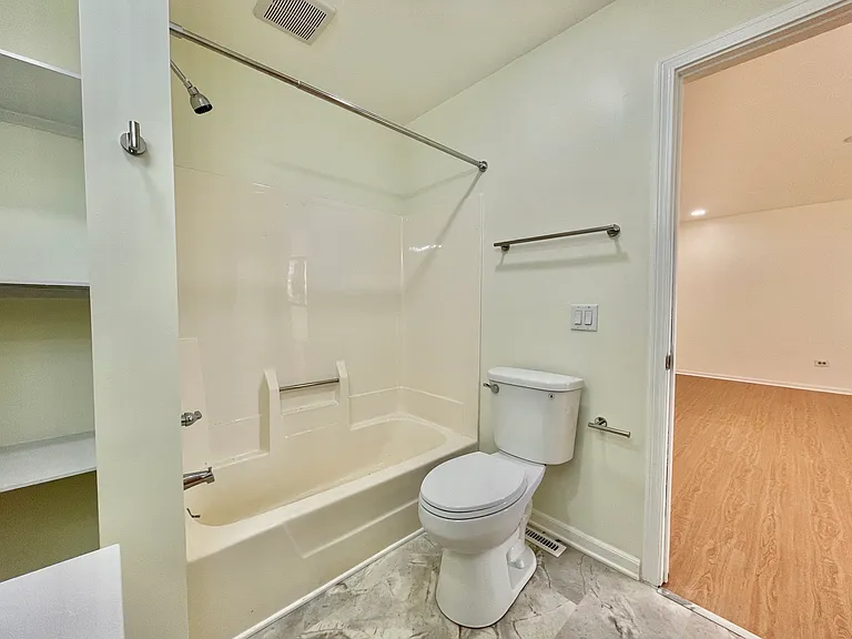 928 Stratford Ct — Photo 17