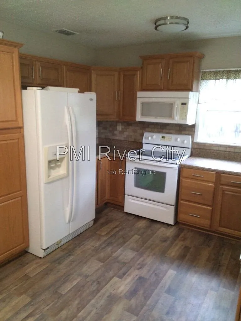 3 bed, 2.0 bath, 1315 sqft, $1,730 — Photo 4