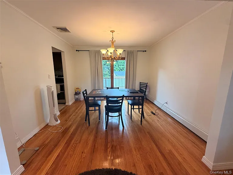 748 Leslie Ln — Photo 4
