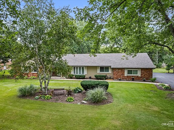 3rd image of 120 Riverview Ct