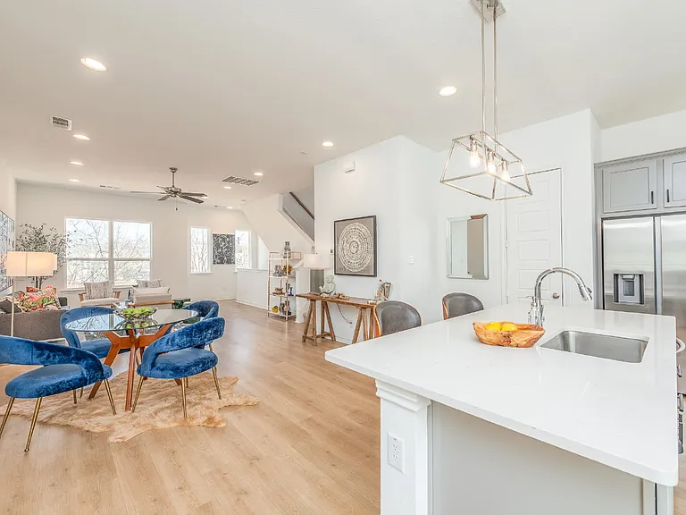 2828 Addison Park Ln — Photo 10