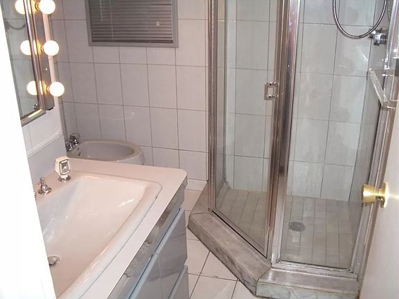 5th image of 2546 E 65th St