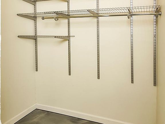Closet bedroom 1