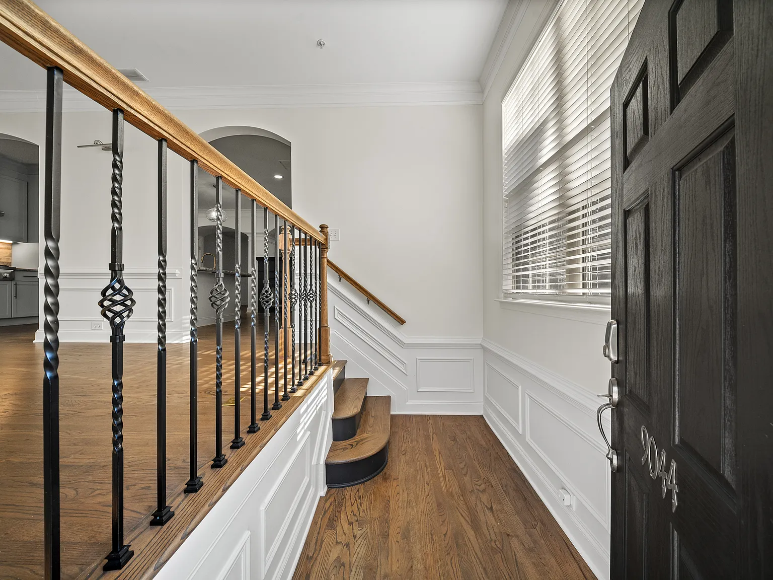 4 bed, 4.5 bath, 3200 sqft, $4,850 — Photo 3