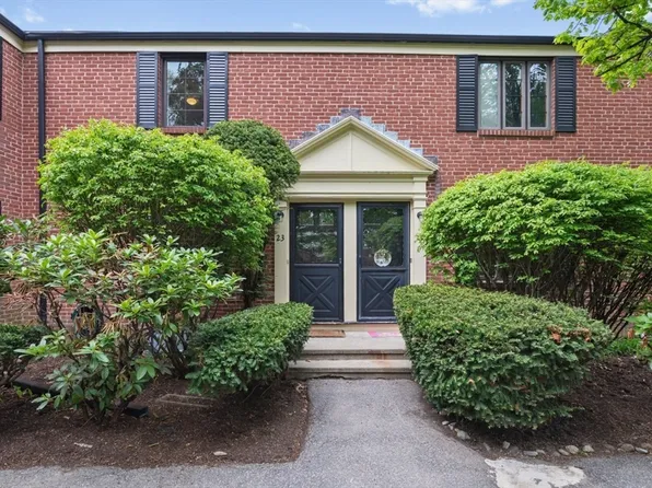23 Pierce Rd #23, Watertown, MA 02472