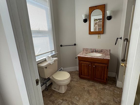 5th image of 25 Hillside St Unit 2