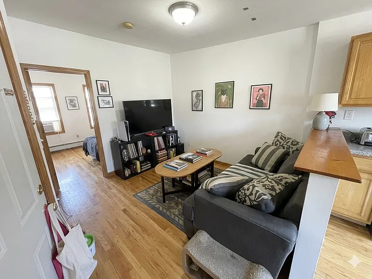 305 2nd St #3 — Photo 5