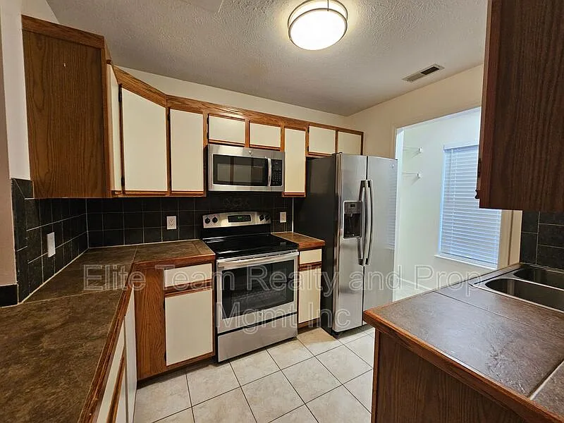 2 bed, 2.5 bath, 1250 sqft, $1,550 — Photo 3