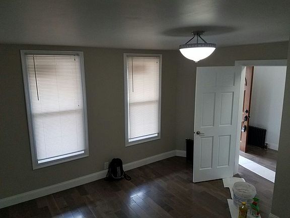 5th image of 2744 Gifford Ave