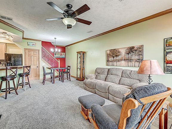 5th image of 903 Prestwick Ln APT C