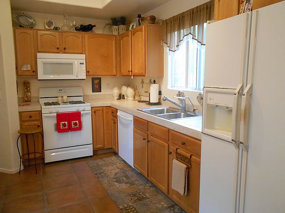 Kitchen w/Appliances