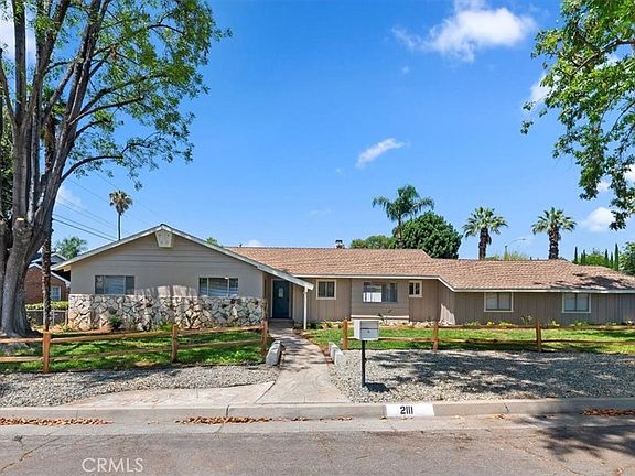 2nd image of 2111 Elsinore Rd