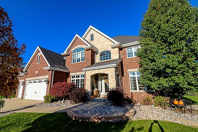 1st image of 21733 London Bridge Dr