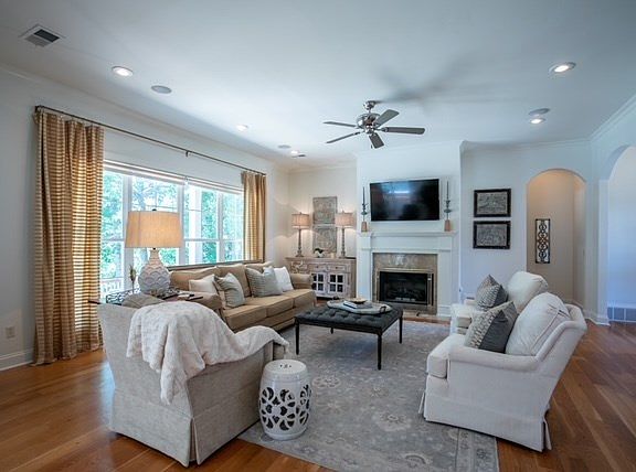 4th image of 1019 Augusta Dr