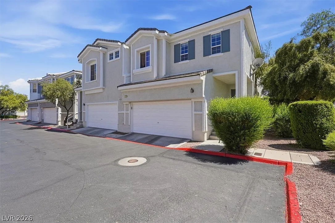 3 bed, 2.5 bath, 1610 sqft, $3,800 — Photo 3