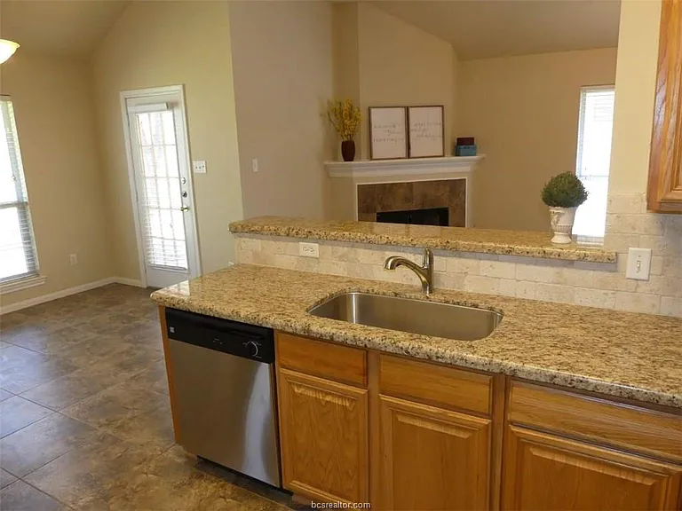 3207 Neuburg Ct — Photo 3