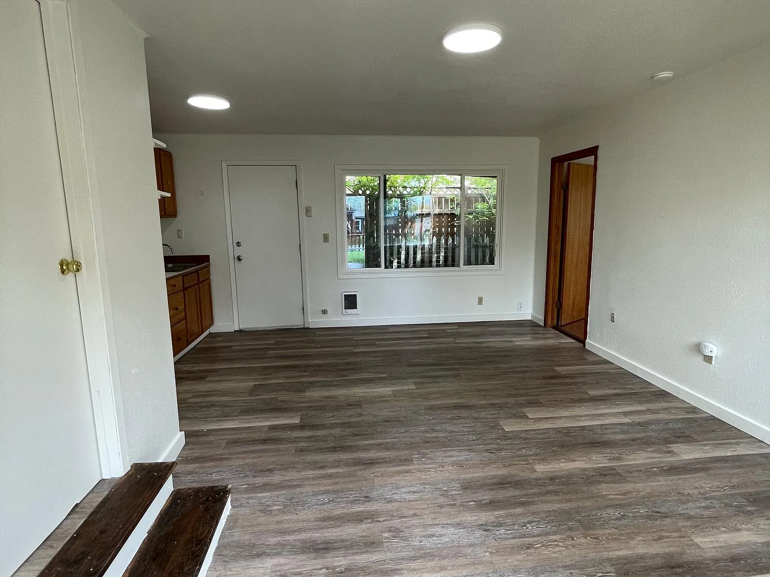 708 N Poplar St — Photo 2