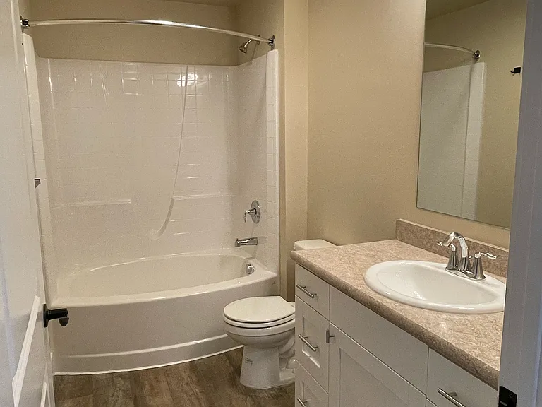 968SQFT UNIT Bathroom