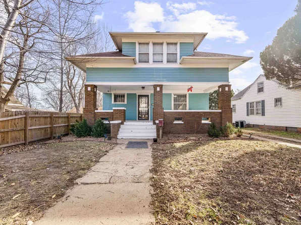 224 N 1st St, Lindsborg, KS 67456