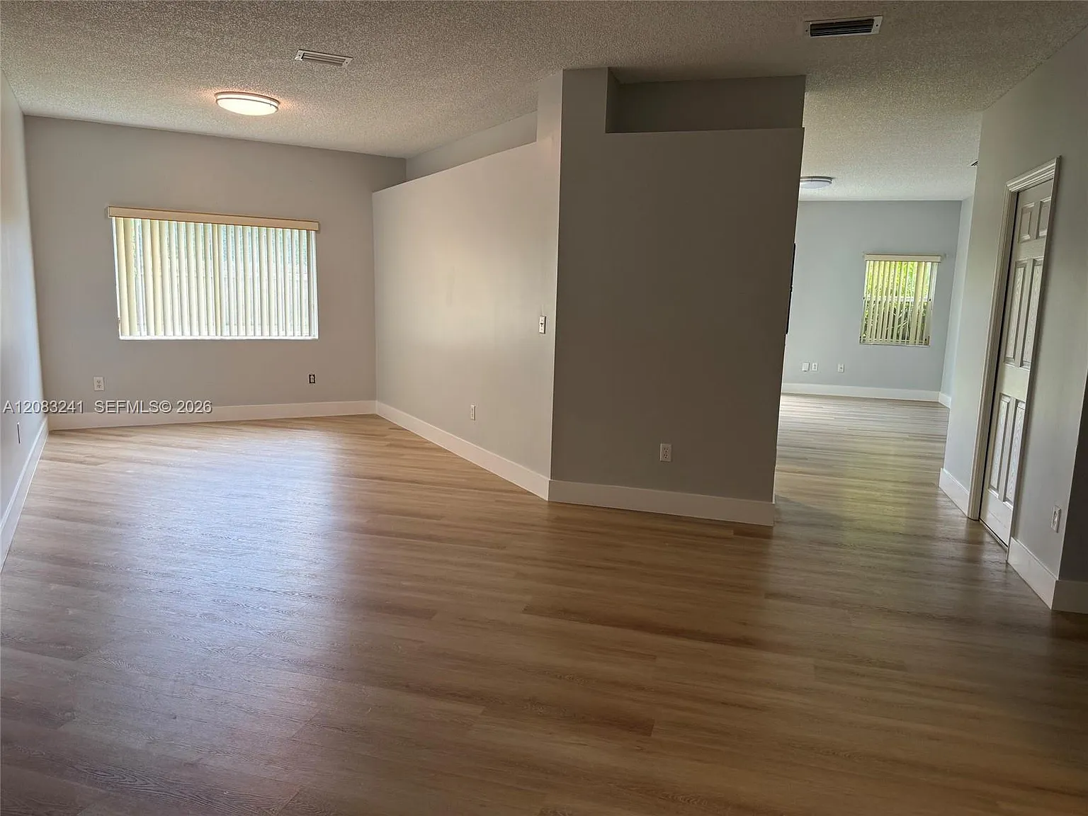 Towngate Condo Six — Photo 2