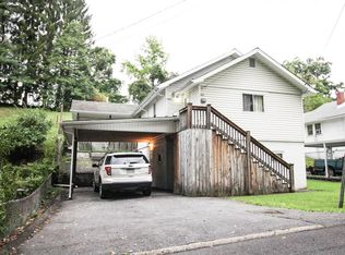 325 Valley Rd, Sophia, WV 25921